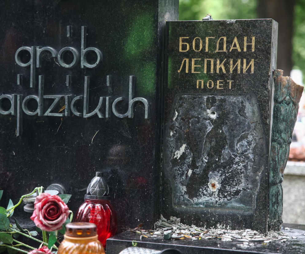 Dewastacja grobu ukraińskiego pisarza w Krakowie. Policja szuka złodzieja płaskorzeźby