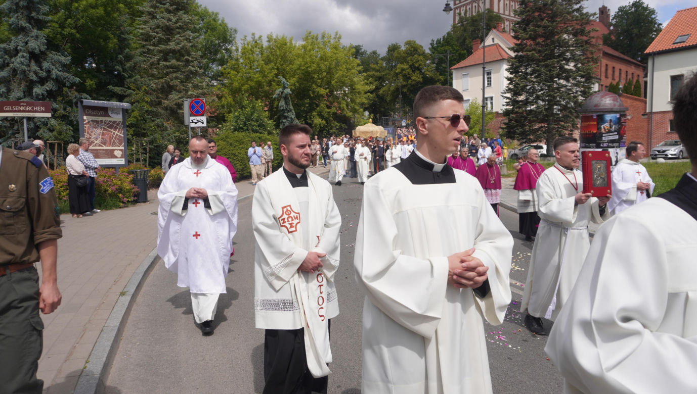 Boże Ciało 2025. Tysiące osób uczestniczyło w olsztyńskich procesjach