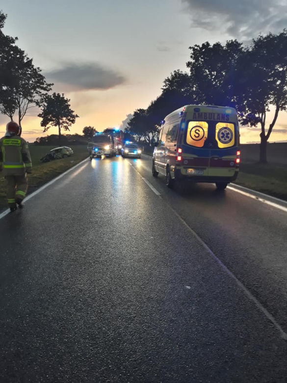 Koszmarny wypadek na DK 10! Auto przewożące lodówki wylądowało w rowie! [ZDJĘCIA] 