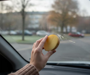 Nie obieram go na obiad. Tak ratuję moje szyby w aucie przed parowaniem