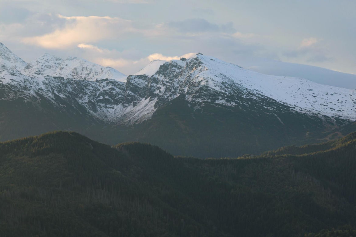 Widok na Tatry po opadach śniegu