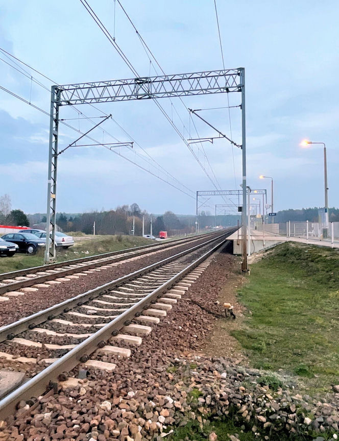 Uszkodzone linie kolejowe pod Dęblinem i w Puławach