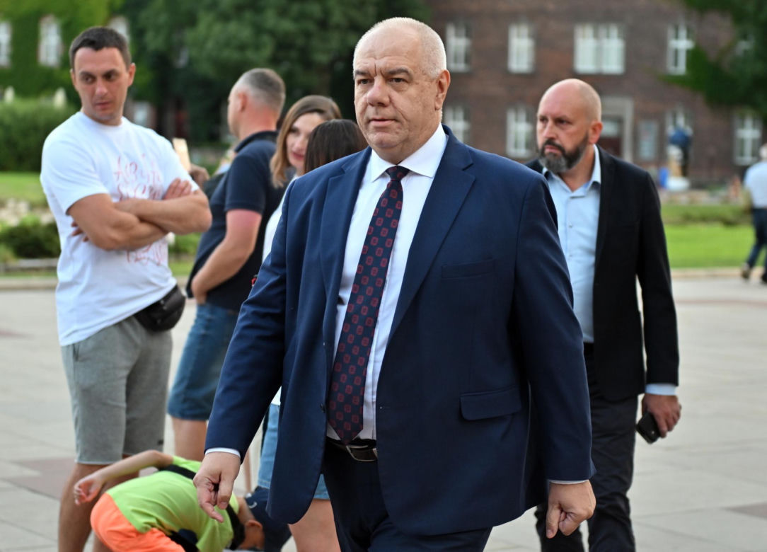 Jacek Sasin wprost nie do poznania! Zgubił już prawie 40 kg w pół roku! Jak to zrobił?