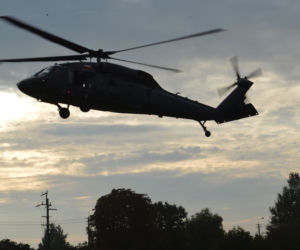 Policyjny Black Hawk z sercem na pokładzie wylądował przed szpitalem we Wrocławiu