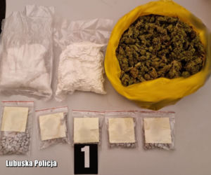 Świebodzin. Zajechali mu drogę, a on ruszył na nich z bagnetem! Miał kilka kilogramów narkotyków [WIDEO, ZDJĘCIA]