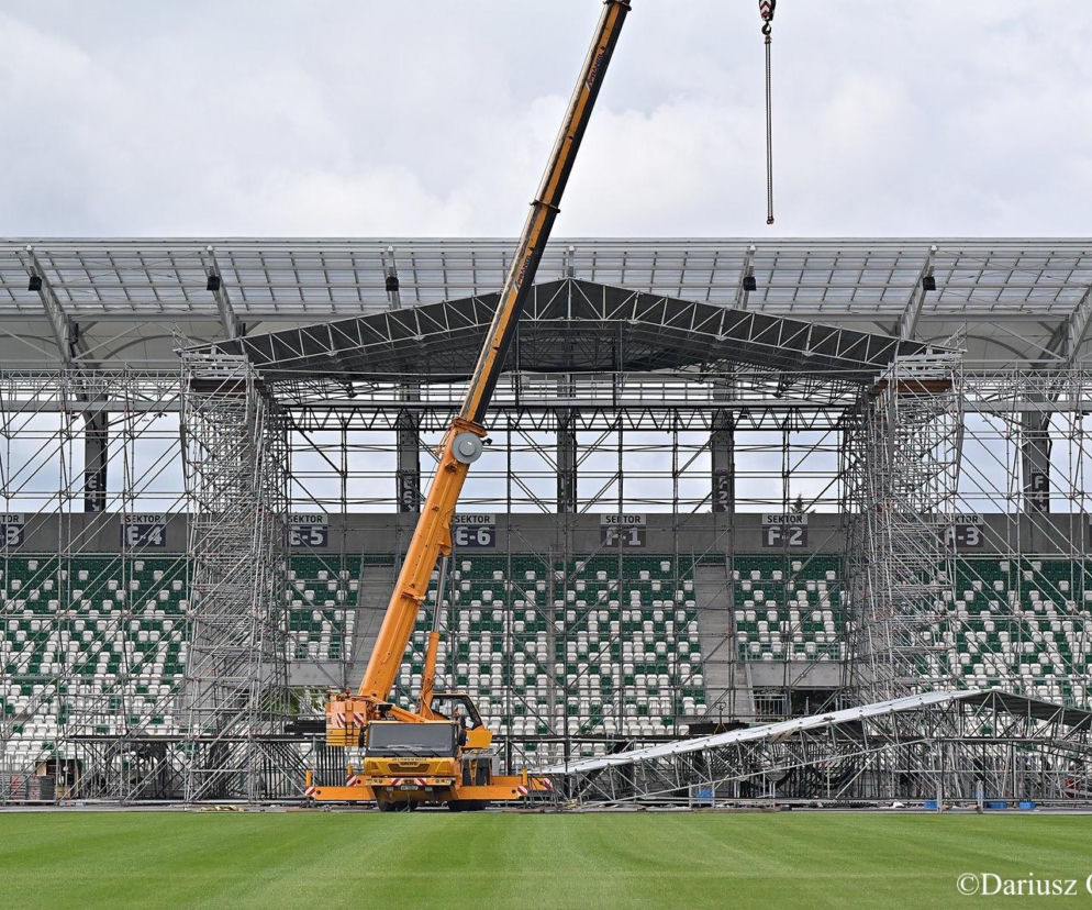 Na stadionie stoi scena. Będą dodatkowe parkingi i autobusy. Miasto przygotowuje się do piątkowego koncertu Jeana Michela Jarre