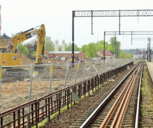 Rail Baltica. Kolej w Ełku zmienia się dla podróżnych! Zobacz postępy prac [ZDJĘCIA]