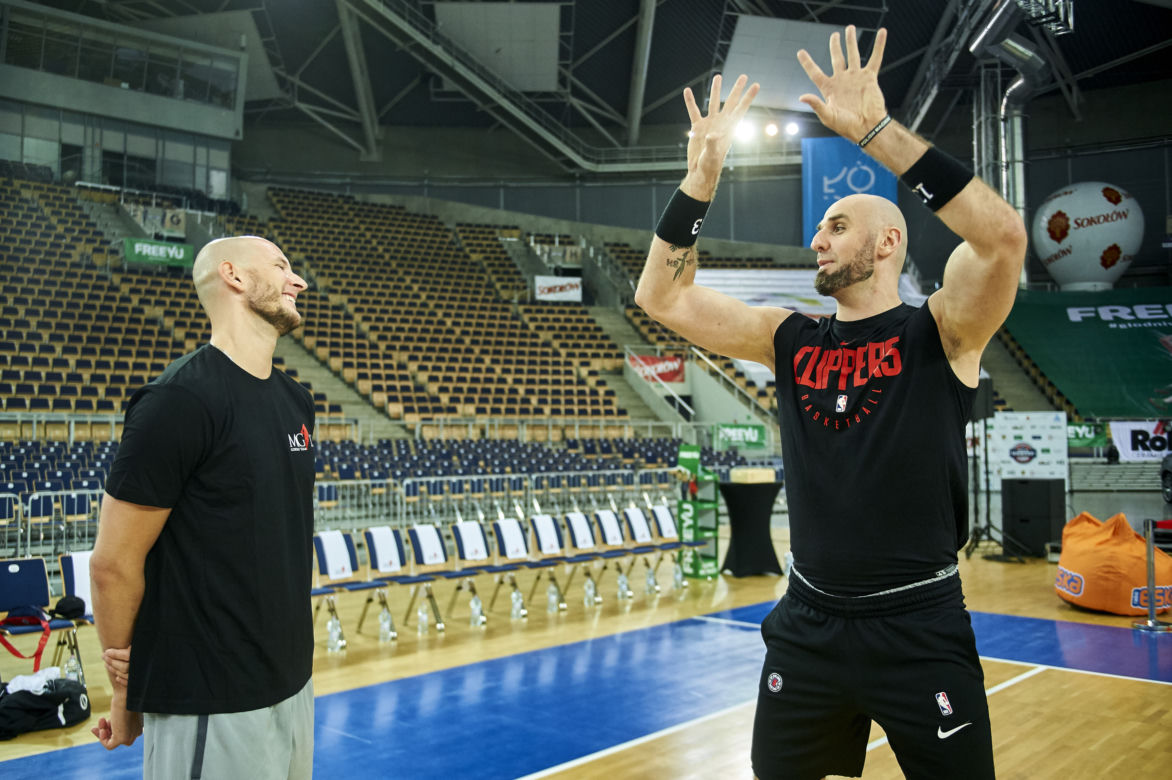 Marcin Gortat na tle bogactwa