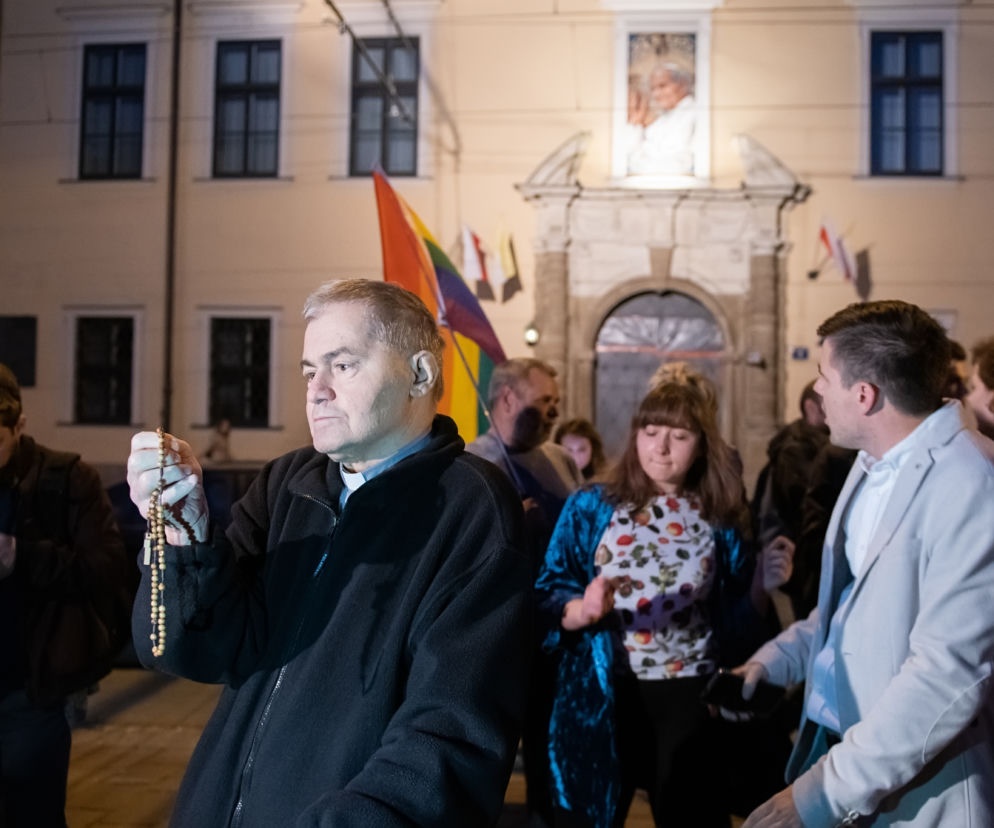 Tańczący protest pod krakowską kurią