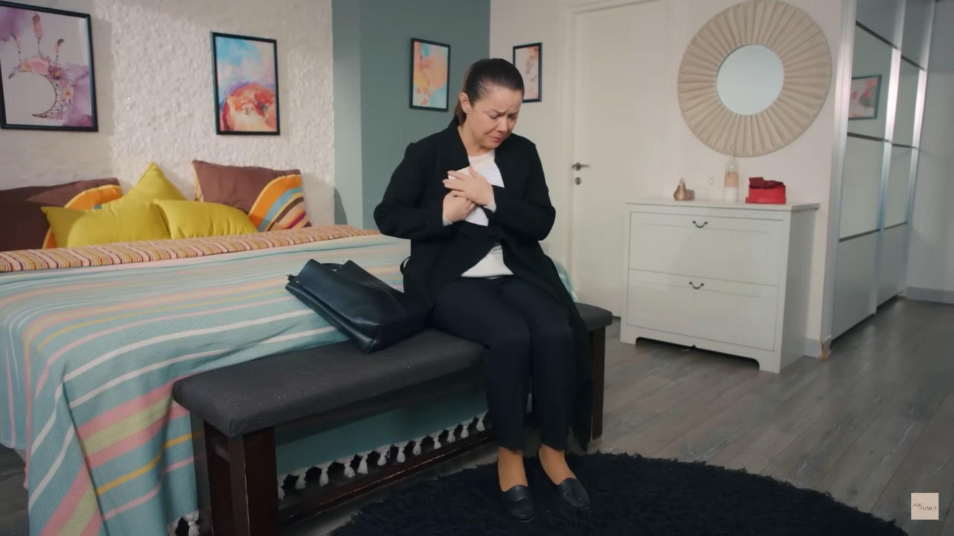 Z pomocą Yildiz Gönül pójdzie do pokoju Zeynep i przeczyta jej list