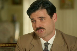 La promesa - pałac tajemnic, odcinek 333: Manuel podejmuje próby zbliżenia się do Jany. Jego wysiłki spotykają się z chłodnym przyjęciem