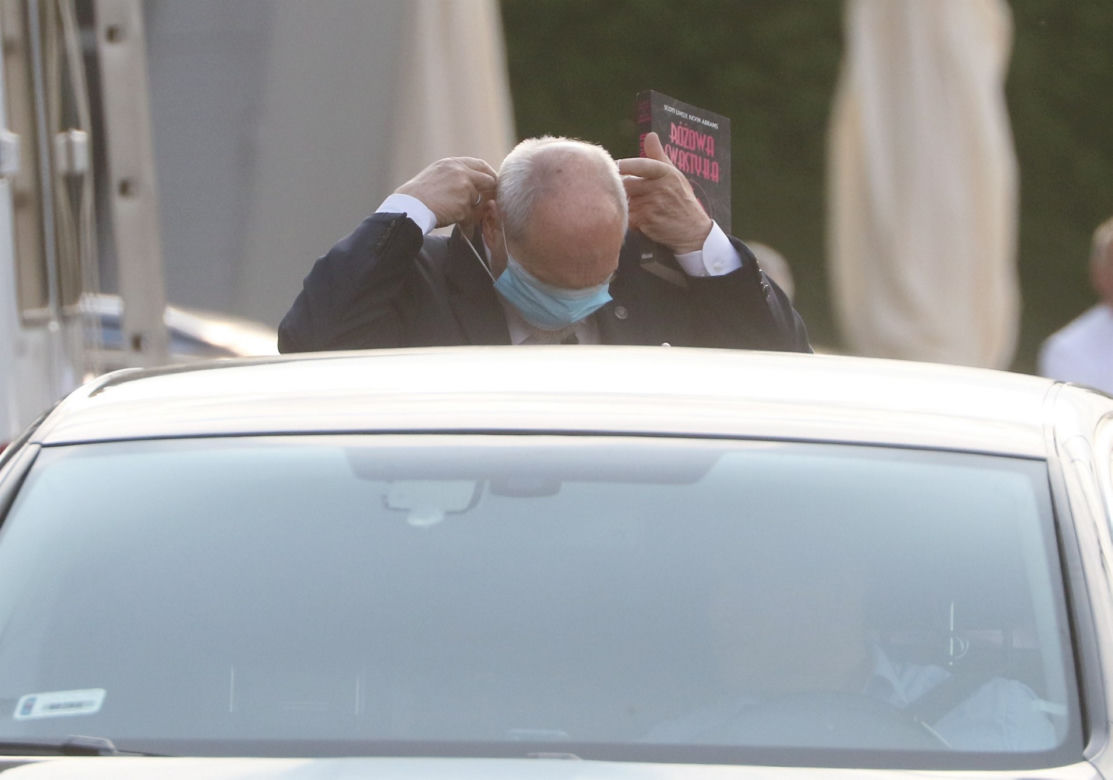 Macierewicz czyta o gejach nazistach