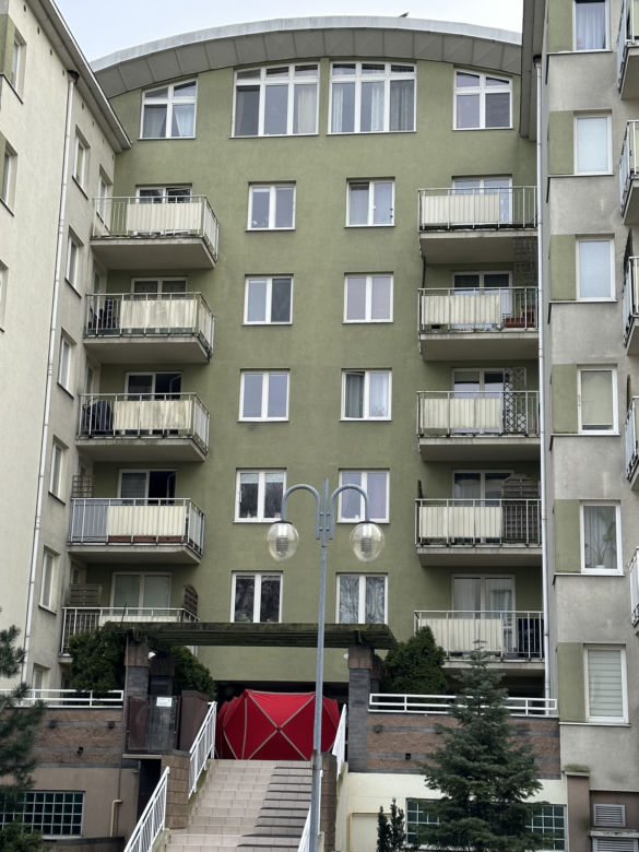 Pilna akcja na Targówku. Spadł z wielkiej wysokości. Tragiczne wieści