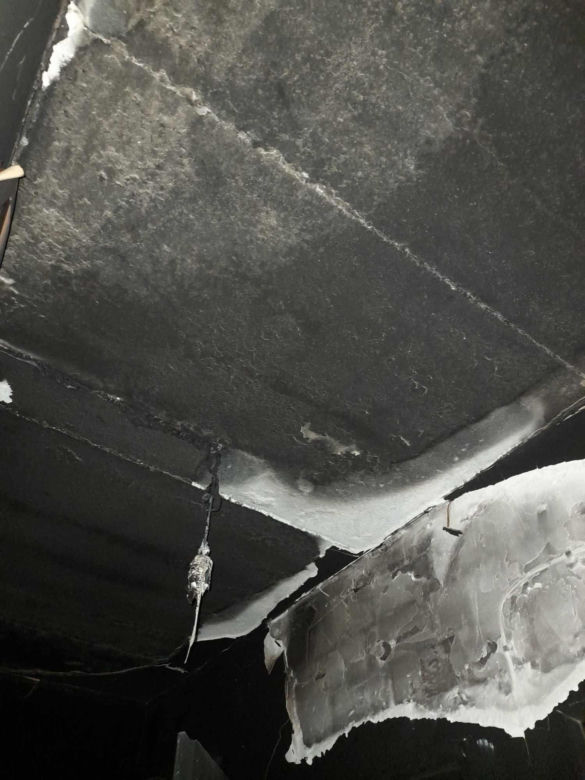 Spaliło się mieszkanie schorowanej pani Agnieszki i jej syna. Nie mają nic, śpią u sąsiadki 