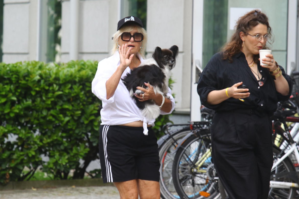 Ewa Kasprzyk pokazuje brzuszek jak młódka 