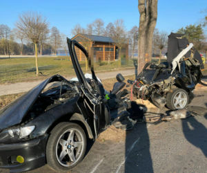 Tragiczny wypadek w Trzciance! Trzej młodzi mężczyżni zginęli na miejscu [ZDJĘCIA]