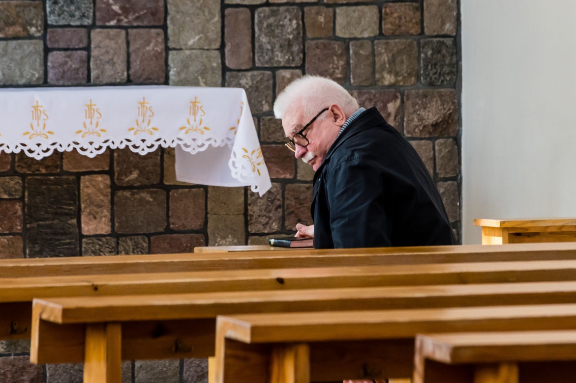 Koronawirus w Trójmieście. Ochroniarze Lecha Wałęsy w maseczkach