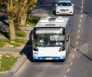 Autobusy w Gdyni, zachęcają do noszenia maseczek