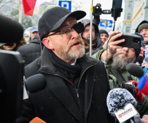 Grzegorz Braun pojawił się w prokuraturze. Nie otrzymał żadnych zarzutów