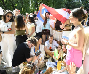 Tłumy w Warszawie! Czekają na koncert Bad Bunny'ego