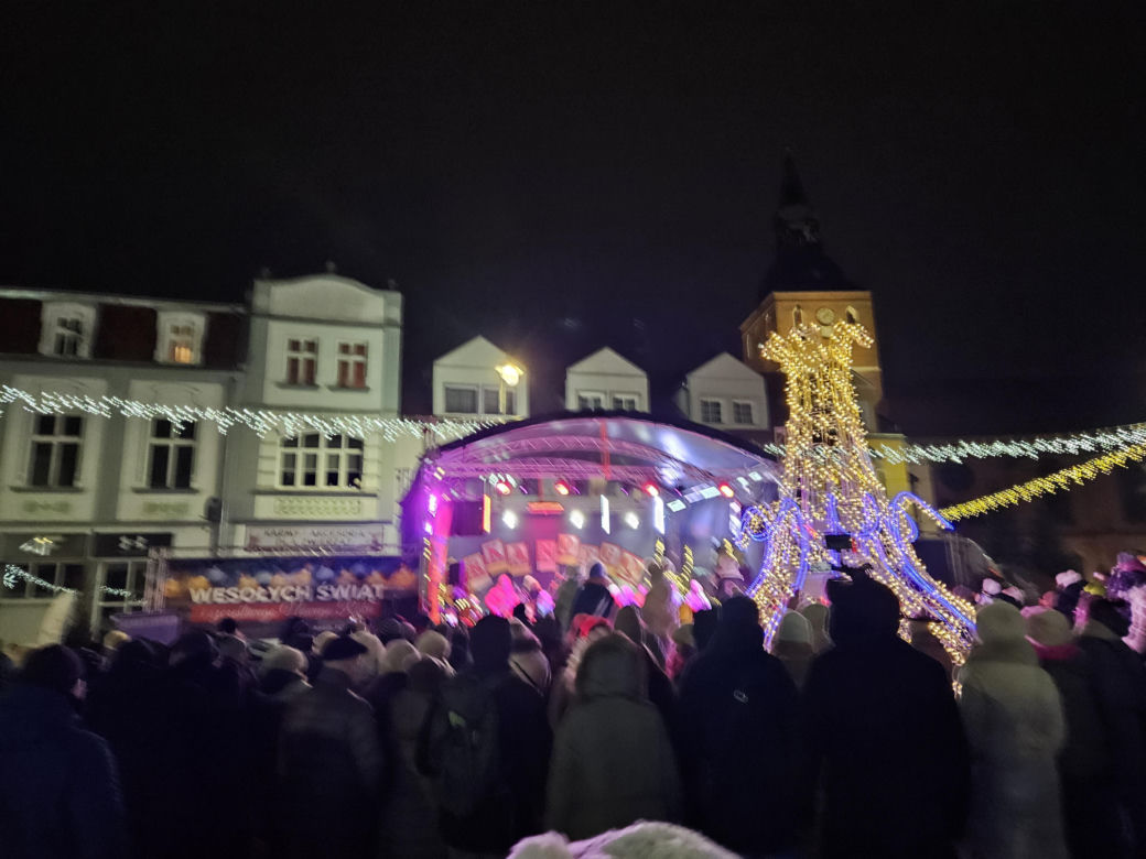 Jarmark Świąteczny w Biskupcu. Na scenie wystąpił zespół Arka Noego [ZDJĘCIA]