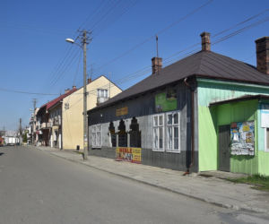 To miasto ma jeden z najpiękniejszych ratuszy w Małopolsce. Leży blisko najcieplejszego miejsca w województwie