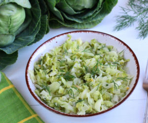 Jak ugotować idealną młodą kapustę? 5 błędów, przez które wychodzi gorzka i wodnista