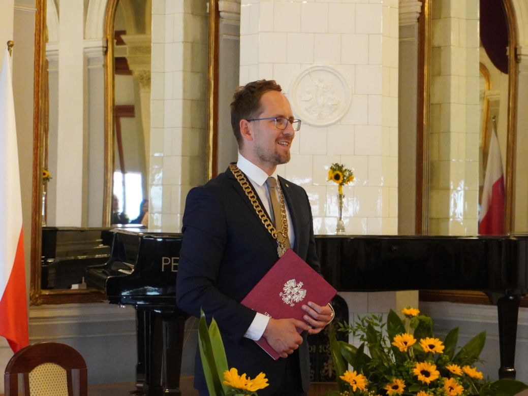 Prezydent Tarnowa udzielił ślubu. Anna i Mariusz powiedzieli sobie „tak” w Sali Lustrzanej