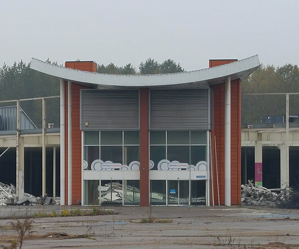 Tyle zostało z wielkiego centrum handlowego w Sosnowcu! Trwa rozbiórka!