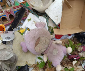 Wyrzucił worki pełne śmieci do lasu. Mieszkaniec gminy Lipno ukarany