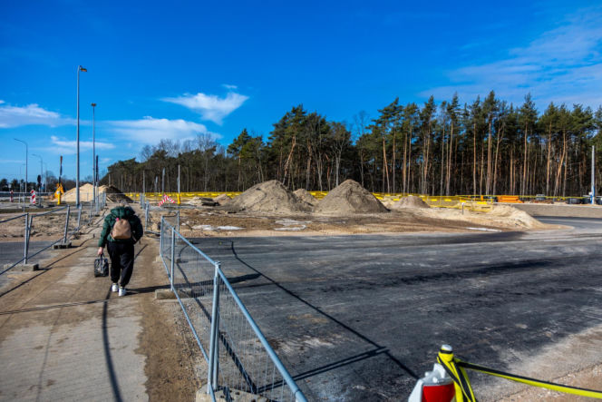 Budowa tunelu pod torami przy PKP Warszawa Wesoła