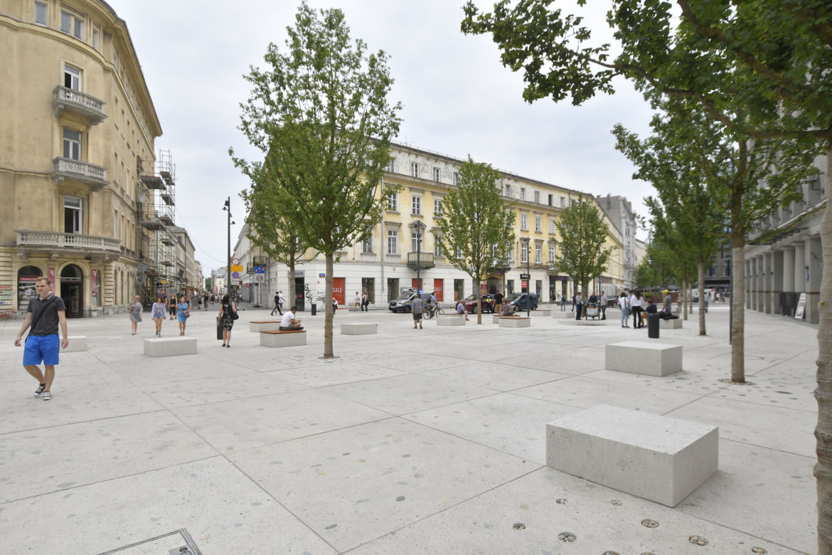 Nowy plac w centrum Warszawy: zgroza czy sukces? Plac Pięciu Rogów oceniają mieszkańcy i urzędnicy