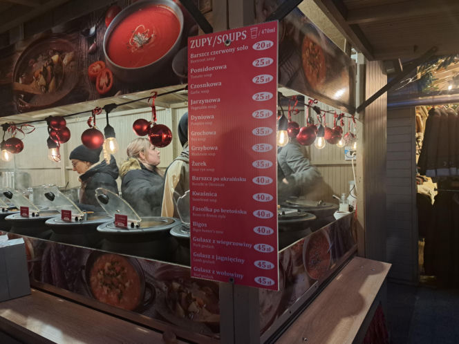 Jarmark Bożonarodzeniowy 2025 na Rynku Głównym w Krakowie. Jedzenie drogie jak nigdy