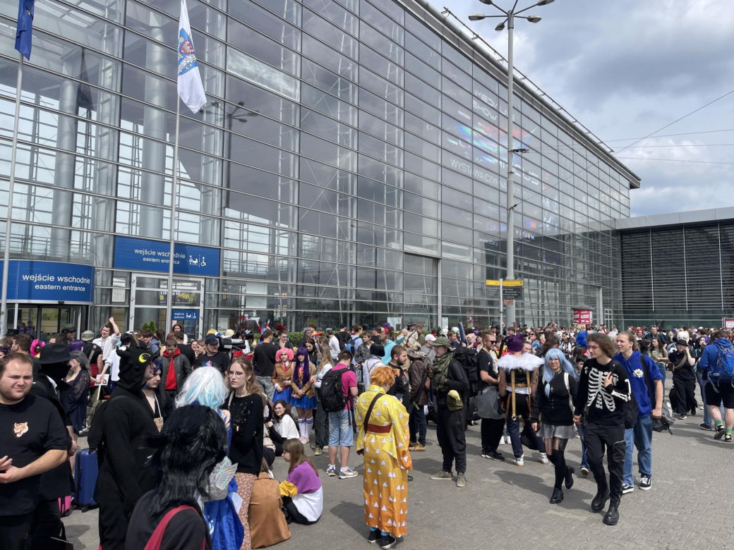 Pyrkon 2024 z kolejnym rekordem! Gigantyczna kolejka do wejścia ustawiała się na kilka godzin przed otwarciem! 