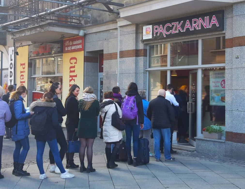 Ogromne kolejki po pączki na Śląsku i w Zagłębiu