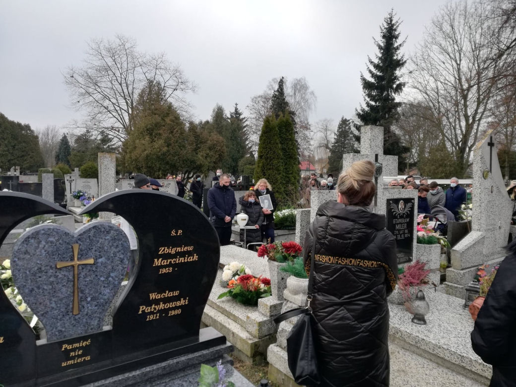 20-letnia Marta z Pabianic zginęła od ciosów nożem. Zostawiła maleńką córeczkę. Dziś pożegnało ją całe miasto