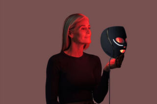 Zamień łazienkę w profesjonalne centrum dowodzenia kondycją Twojej skóry. Czy maski ledowe faktycznie działają? 