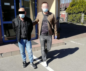 Cyganie działali na policjanta