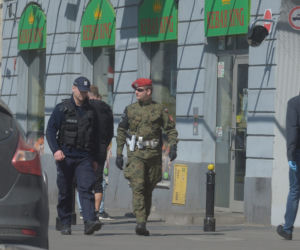 Wojsko opanowuje Warszawę