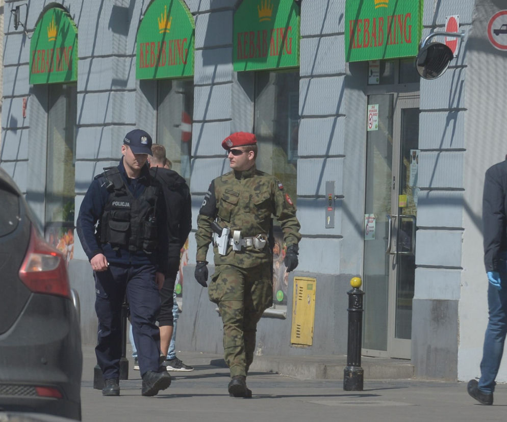 Wojsko opanowuje Warszawę