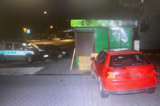 Kolbuszowa. Kierowca audi wjechał w kiosk! 21-latek był pijany  