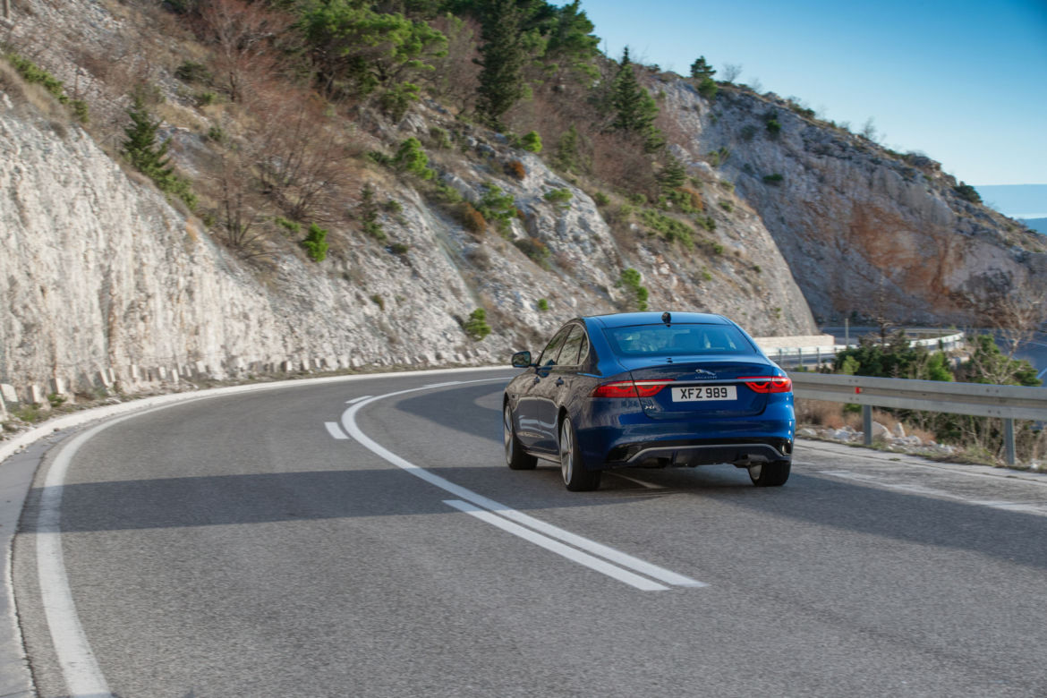 Nowy Jaguar XF (2021)