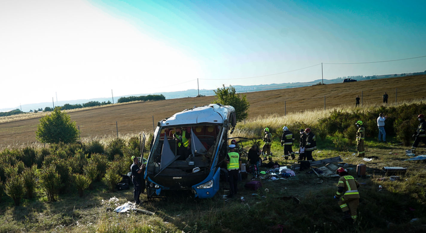 WYPADEK autokaru z dziećmi na A1