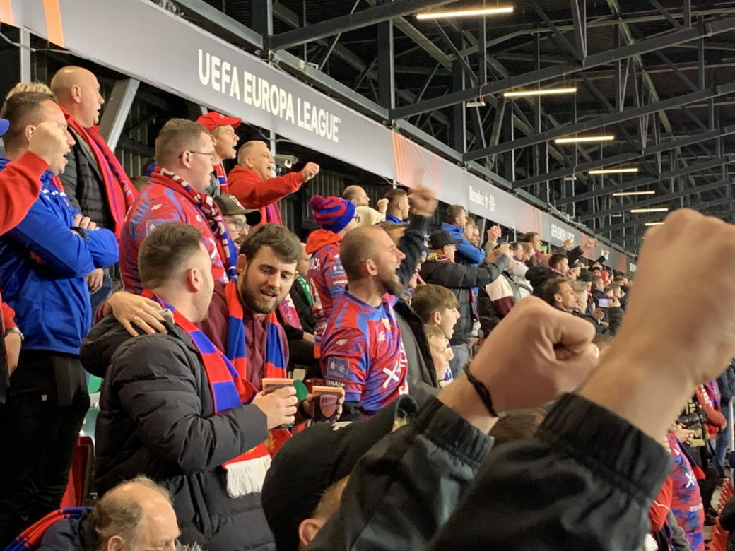 Mecz Raków Częstochowa - Sporting Lizbona. Stadion w Sosnowcu szczelnie wypełnił się kibicami 