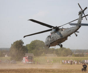 Zerwał przewód nad tłumem. Rodziny były o krok od tragedii. Pilot Black Hawka chce poddać się karze