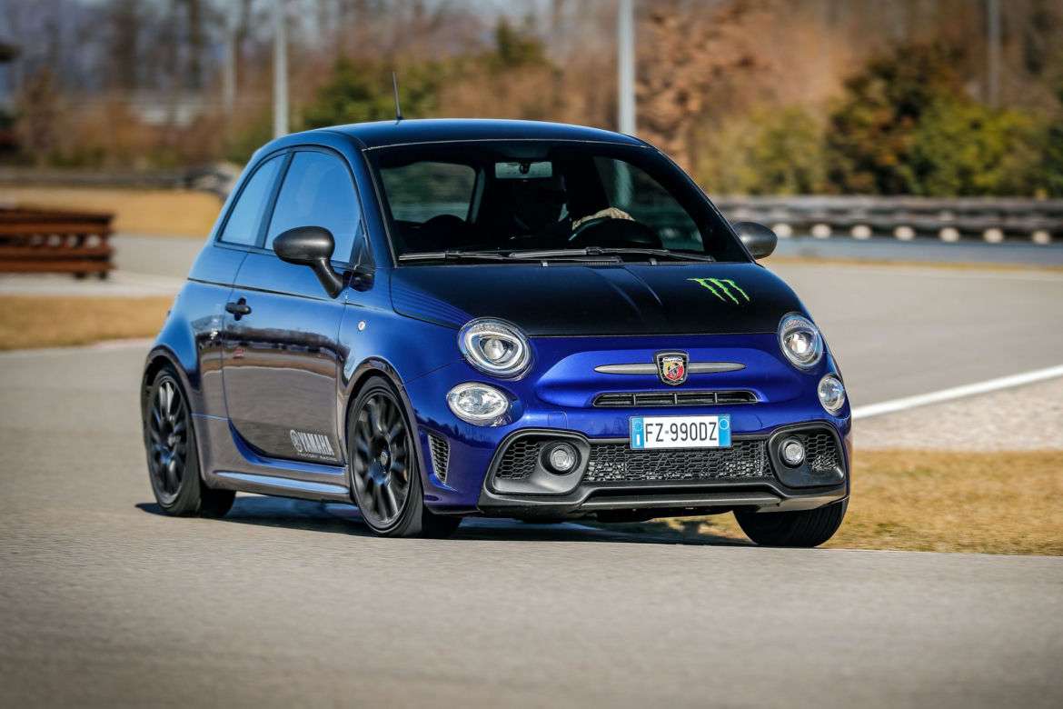 Abarth 595 Monster Energy Yamaha i Scorpioneoro