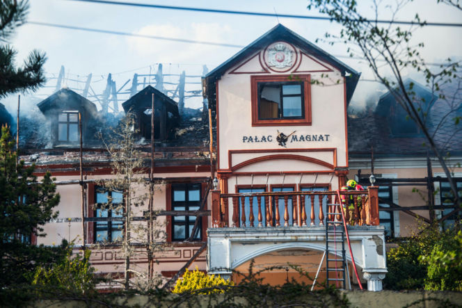 Płonie zabytkowy pałac w Lubuskiem! Gigantyczna akcja straży pożarnej