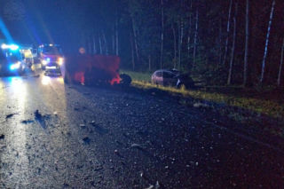 Tragiczny wypadek w Tchórzewie. 62-latka zginęła w zderzeniu auta osobowego z ciężarówką