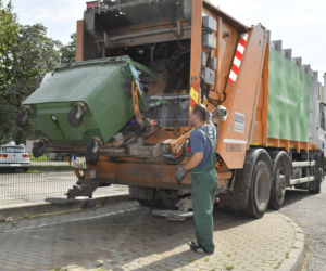 Wojna w Warszawie o miliard na śmieci