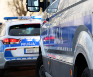Czołowe zderzenie opla z busem. Wśród poszkodowanych są dzieci